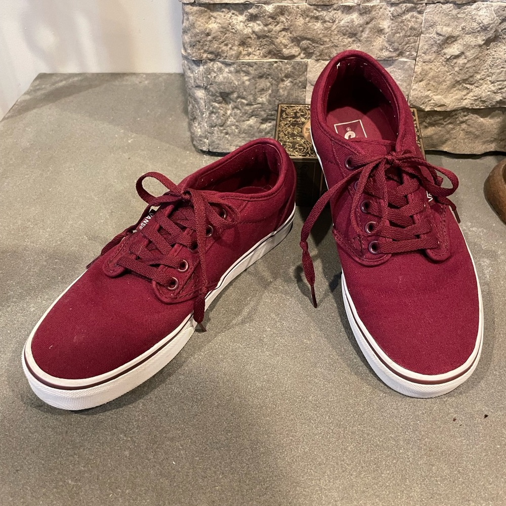 Vans chukka low size 8 port /white